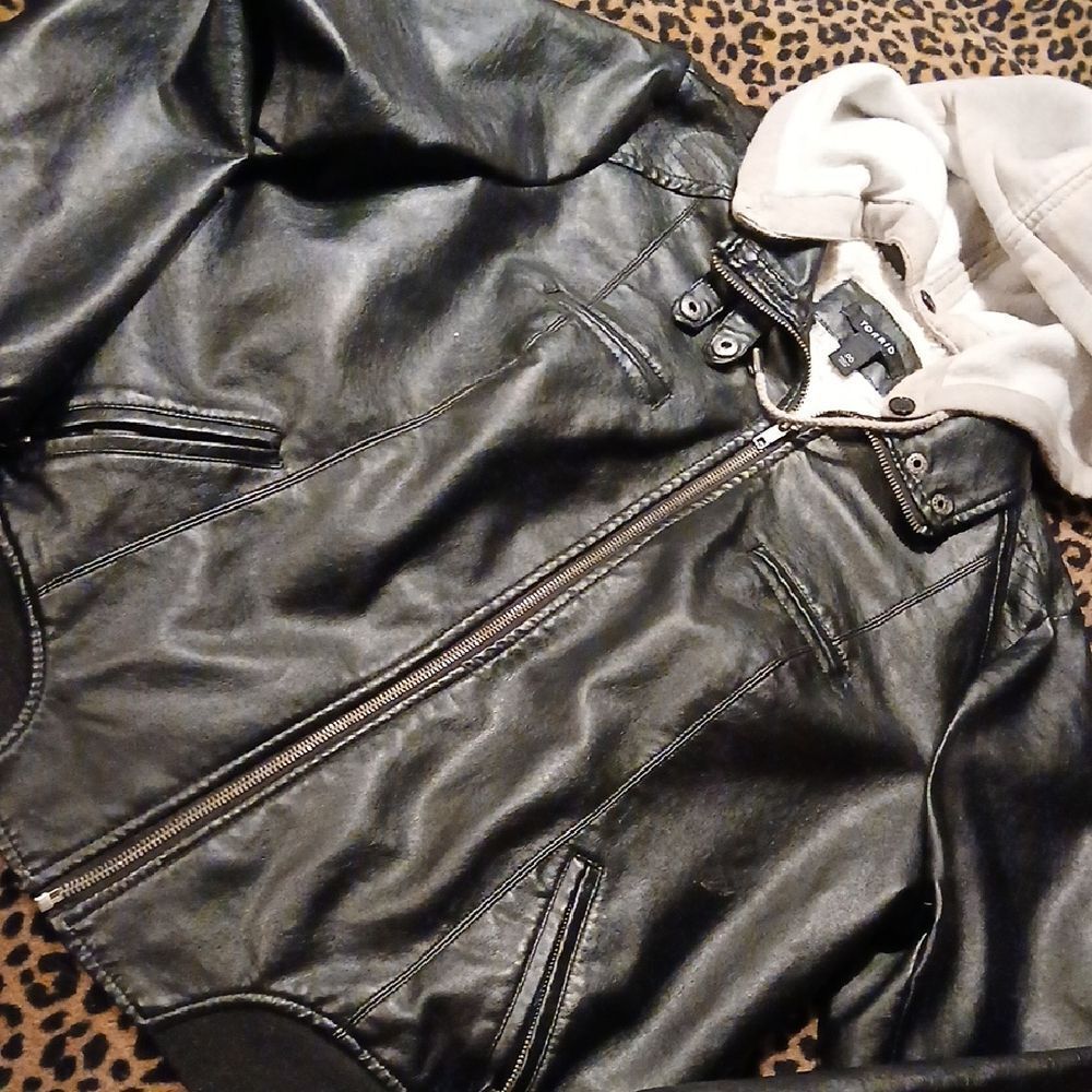 🤠Torrid Faux Leather Lined Coat With Removable Hood Size 00